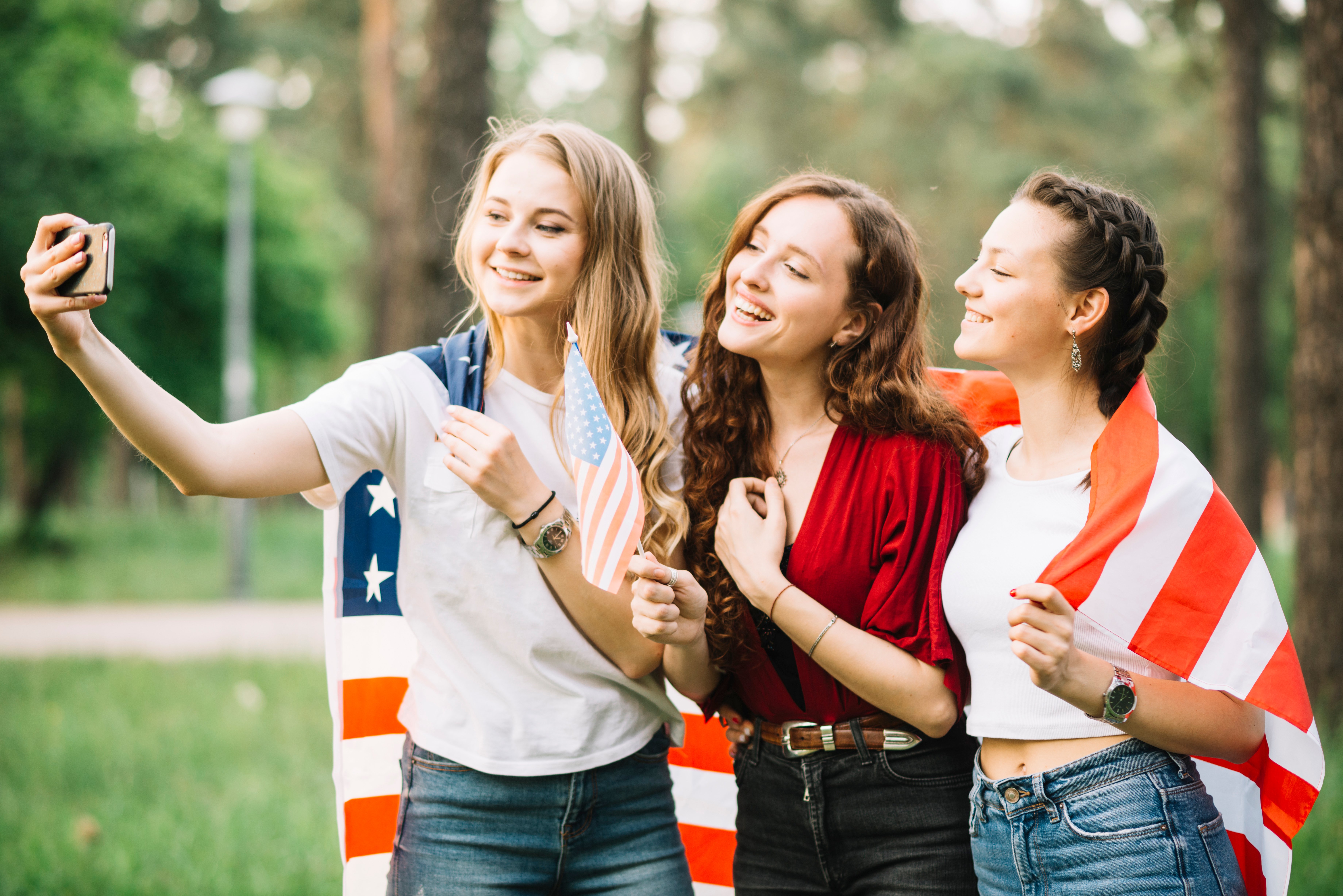 independence-day-concept-with-girls-nature